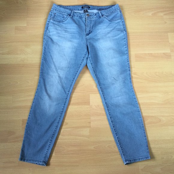 D Jeans Size 4 Light Wash Ankle Length 